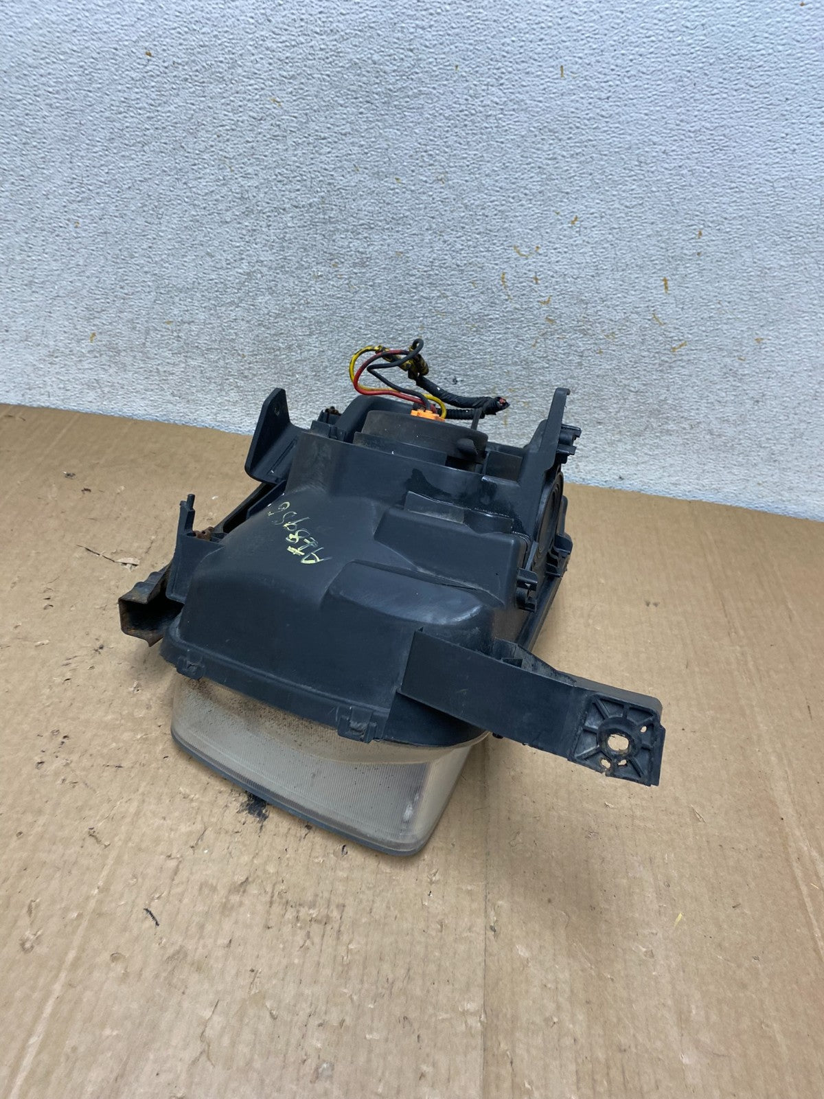 2003 to 2006 Honda Element Right Passenger Rh Side Headlight AI8986 DW7