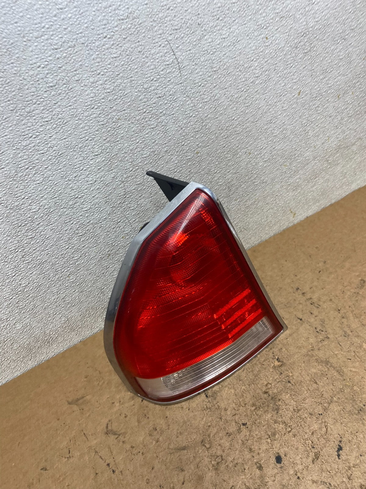 2002 to 2003 Mitsubishi Diamante Left Driver LH Side Tail Light OEM T0864 DW2