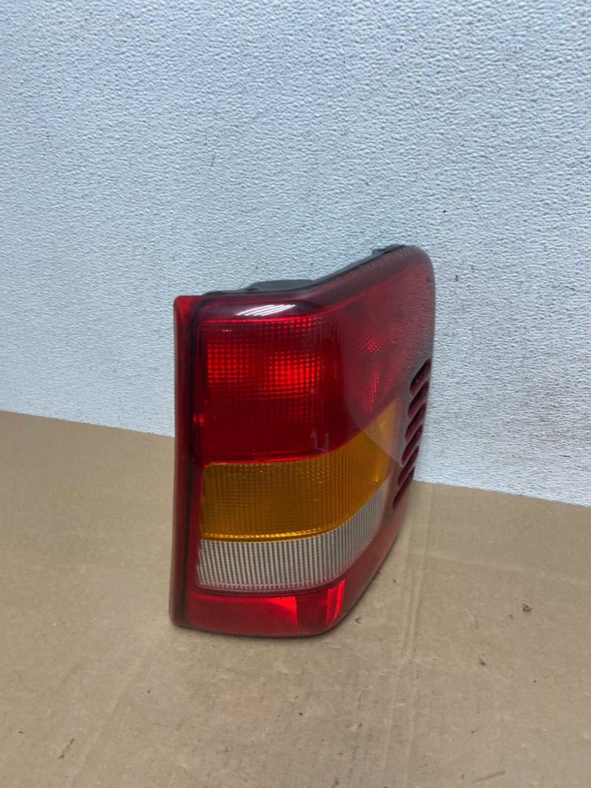1999-2004 Jeep Grand Cherokee WJ Right Passenger Side Rh Tail Light AE4999 LK2