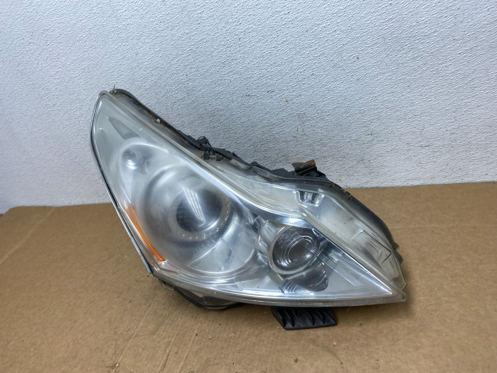 2010-2012 Infiniti G37 Right Passenger Side Xenon HID Headlight AD6073 DW1
