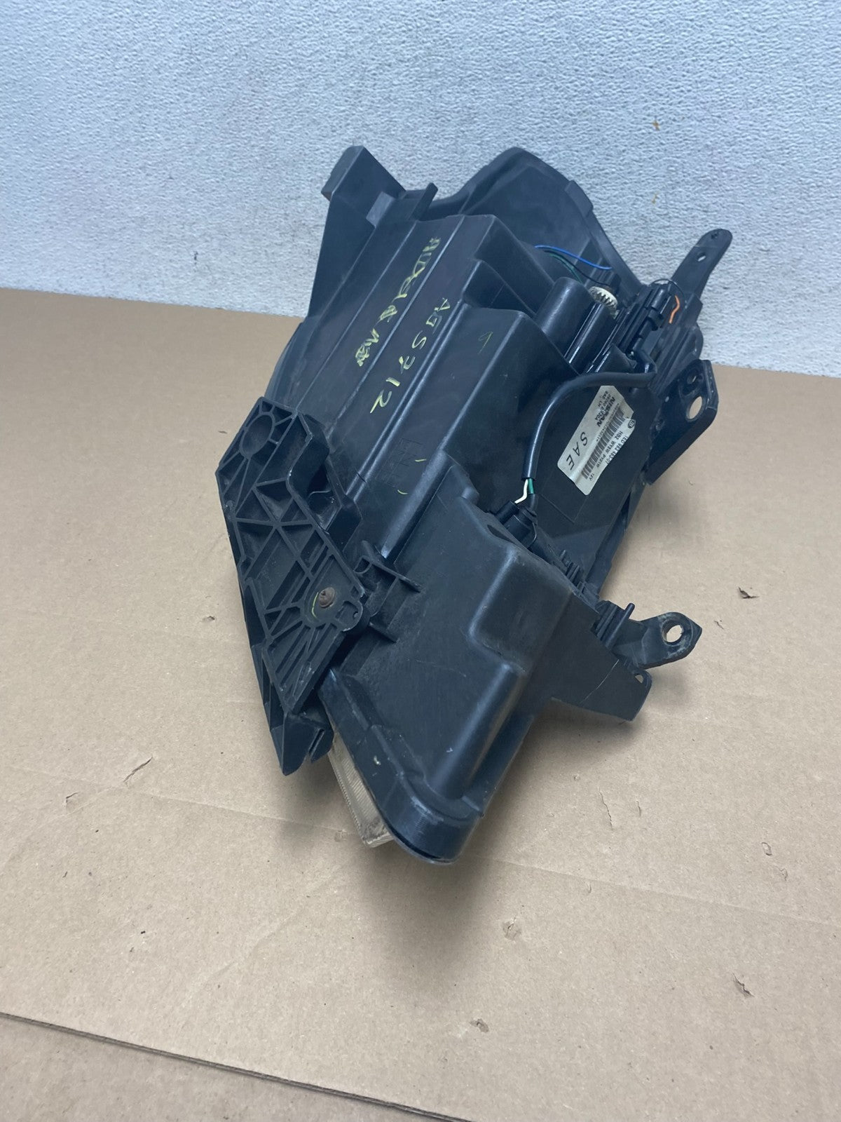 2008 to 2012 Nissan Versa Headlight Halogen Left Driver Lh Side AG5712 DW8