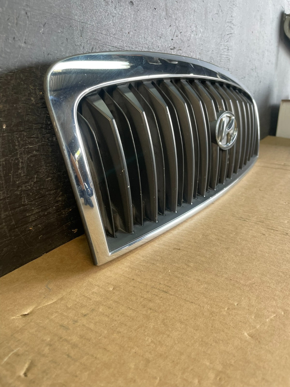 2001 to 2005 Hyundai Sonata Front Upper Grille Grill Bumper AD0207 DG2