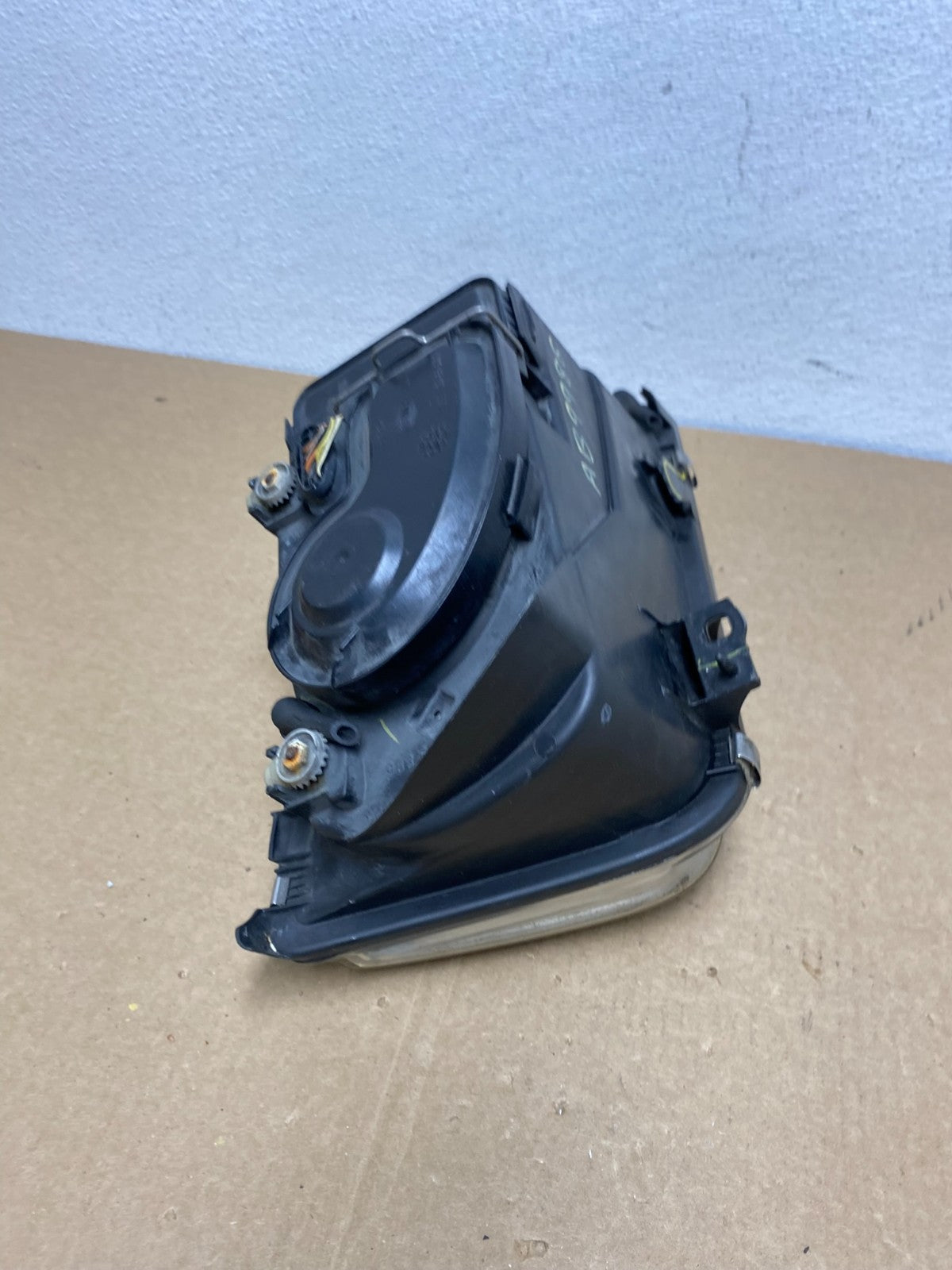 2002-2006 Volkswagen Jetta Left Driver LH Side Headlight AB9986 DW6