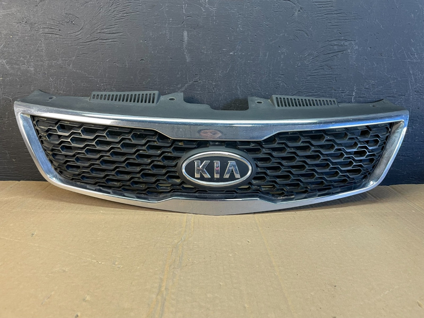 2010 to 2013 Kia Forte Koup Black Front Upper Bumper Grill Grille AC9736 DW0