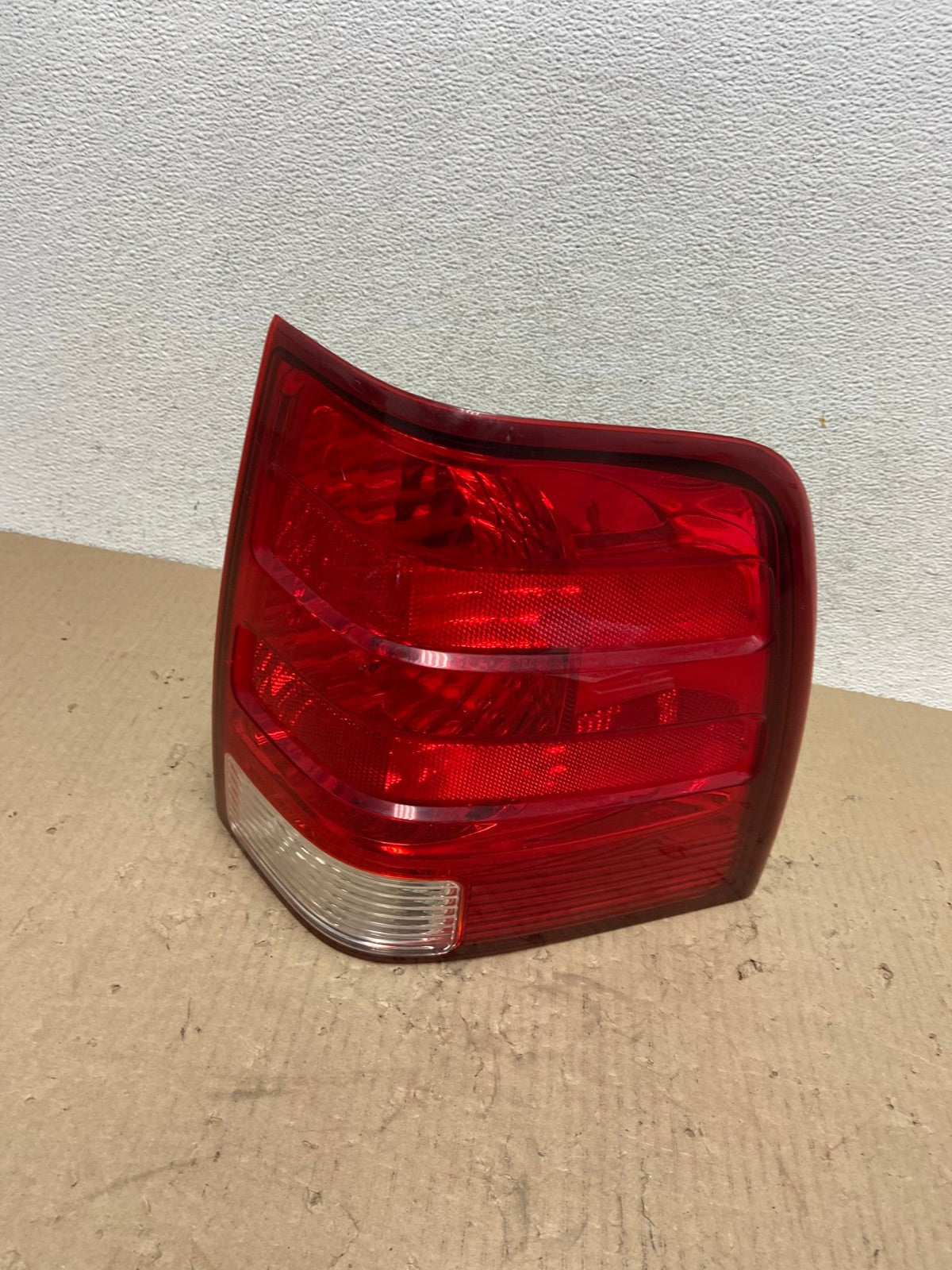 2003 2004 2005 2006 Ford Expedition Right Passenger Rh Tail light AG6544 LK0