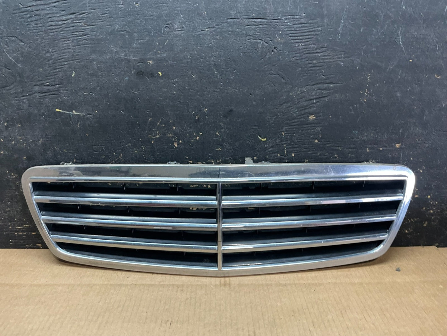 2001 to 2007 Mercedes C-Class Front Upper Grill Grille AA9146 DG0