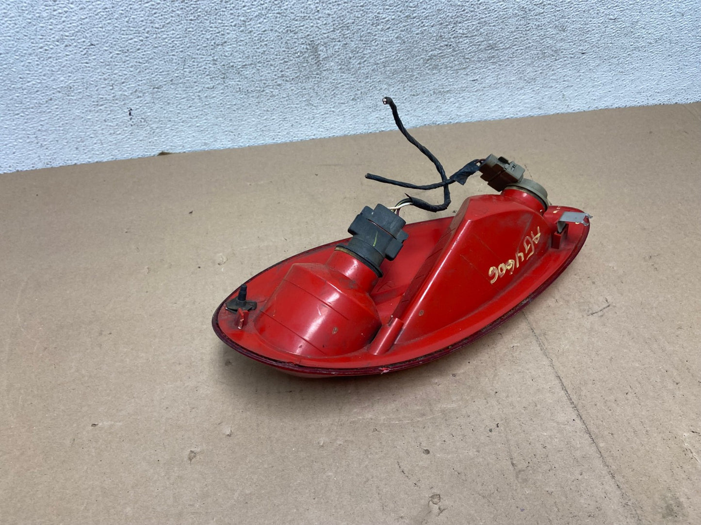 2001 to 2005 Chrysler PT Cruiser Right Passenger Tail Light AG4606 LK6