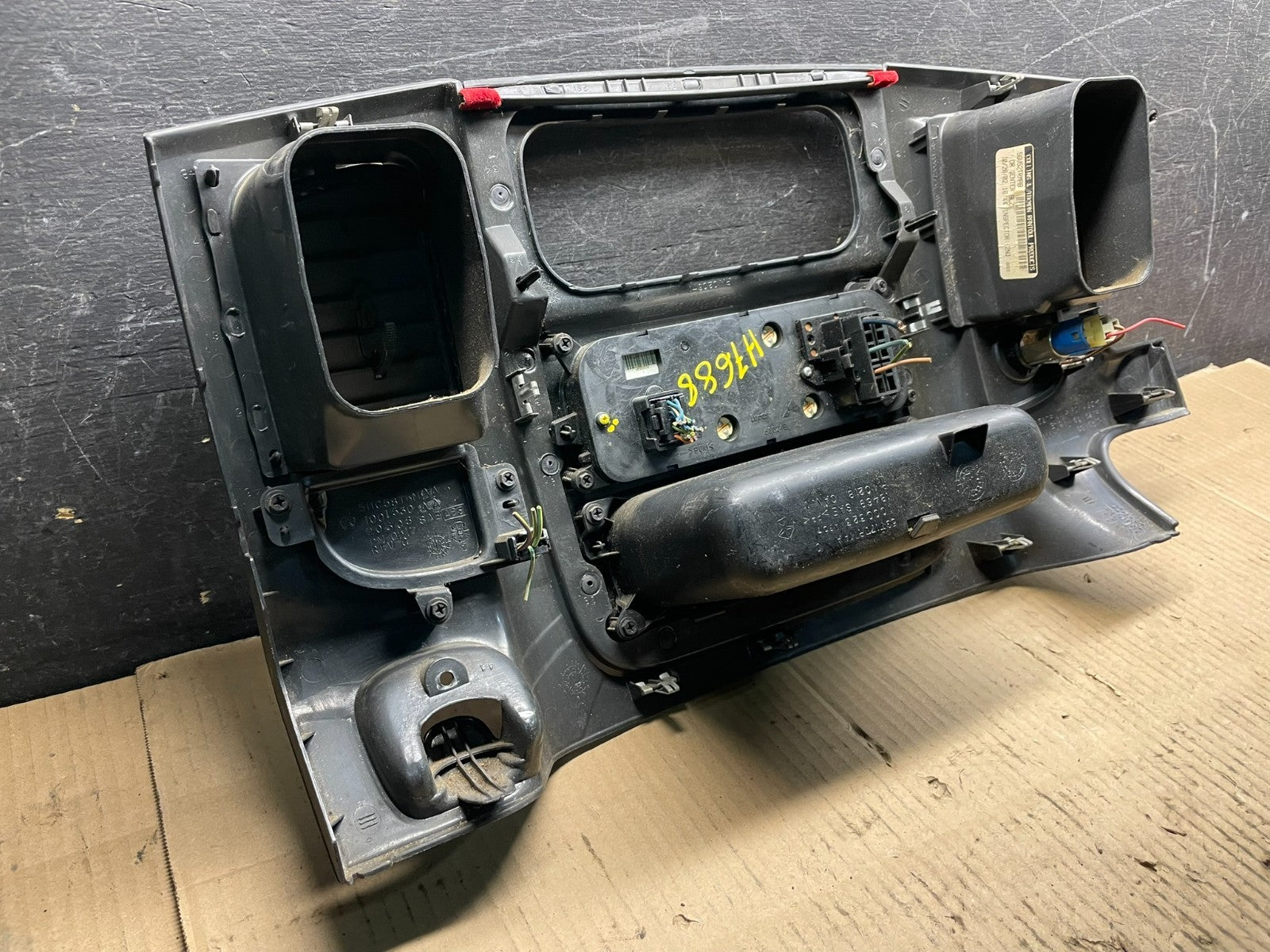 2002 to 2005 Dodge Ram Radio Climate Control Dash Air Vent Bezel Trim X8677 DG5