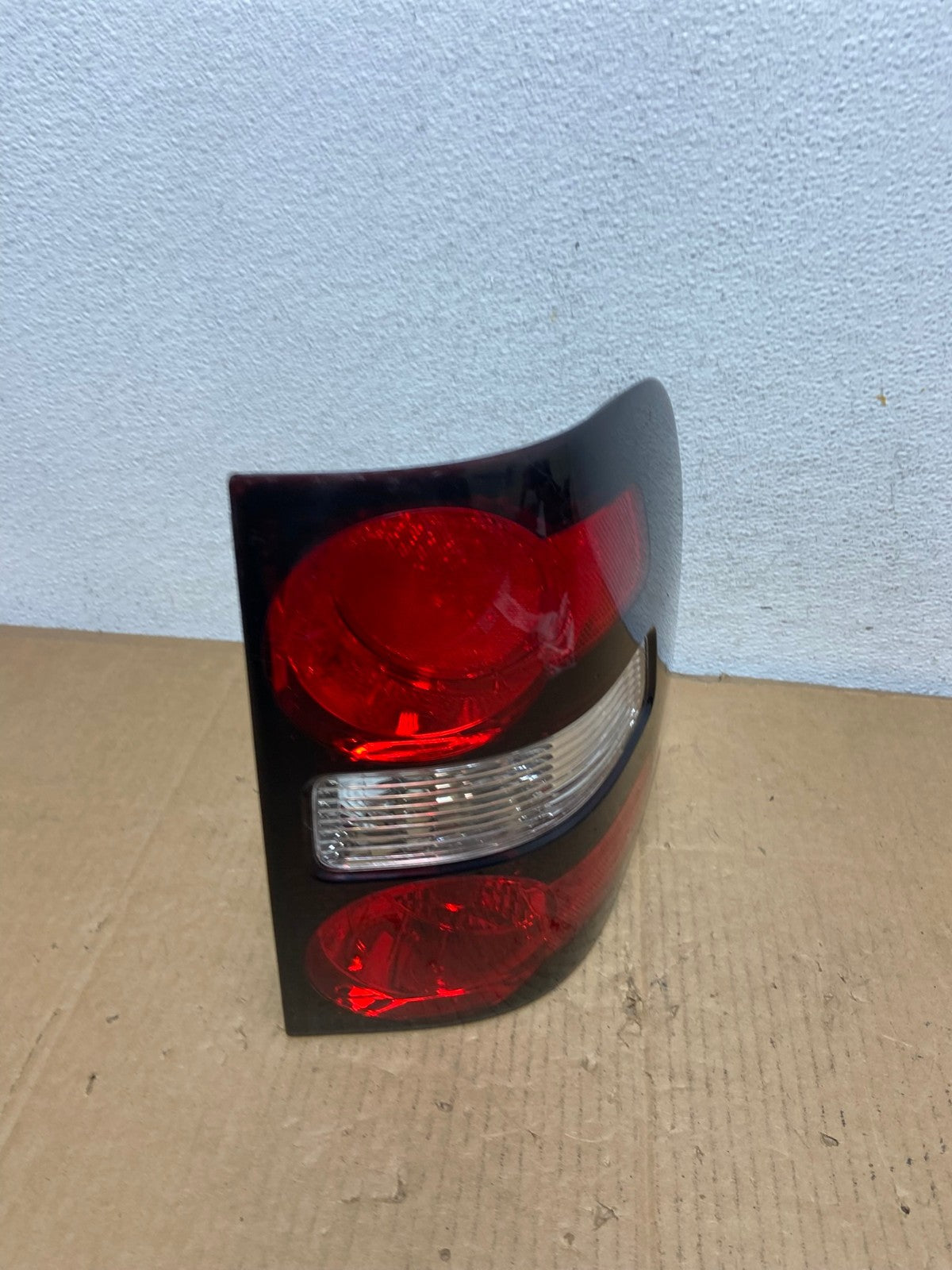 2006 to 2010 Ford Explorer Right Passenger Side Tail light AD0890 LK2