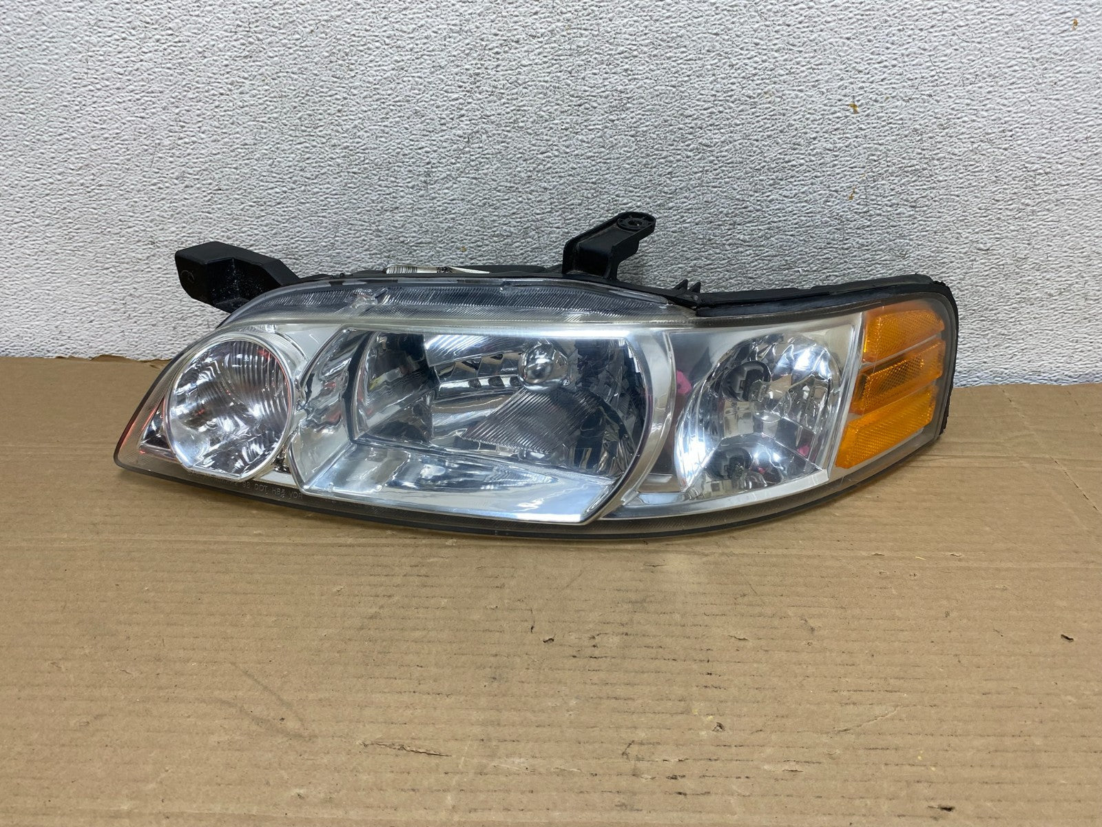 Sedan 2000 2001 Nissan Altima Headlight Left Driver LH AG8920 DW0