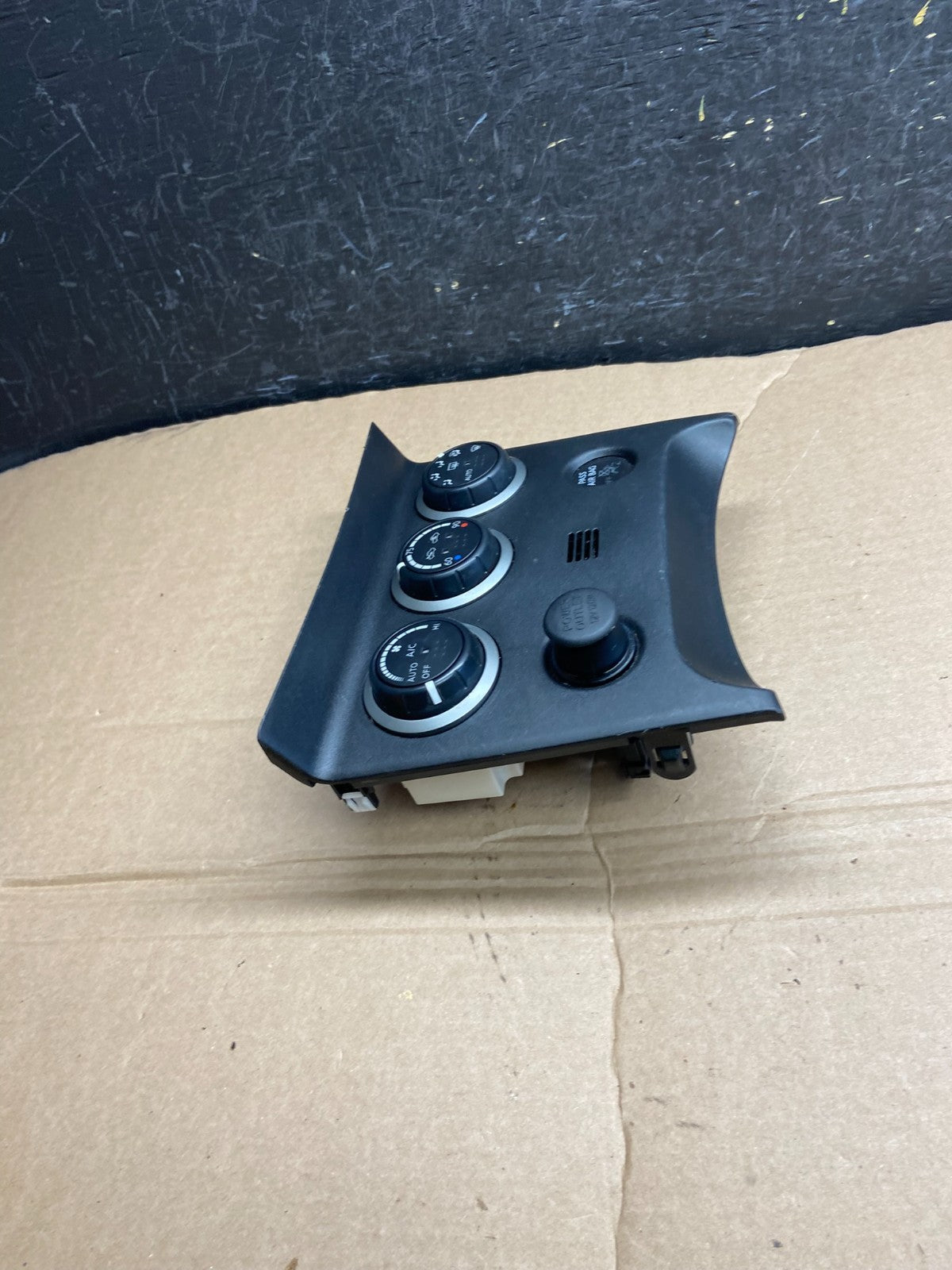 2011 to 2015 Nissan Rogue Heater Temperature AC Climate Control AF1808 DG1