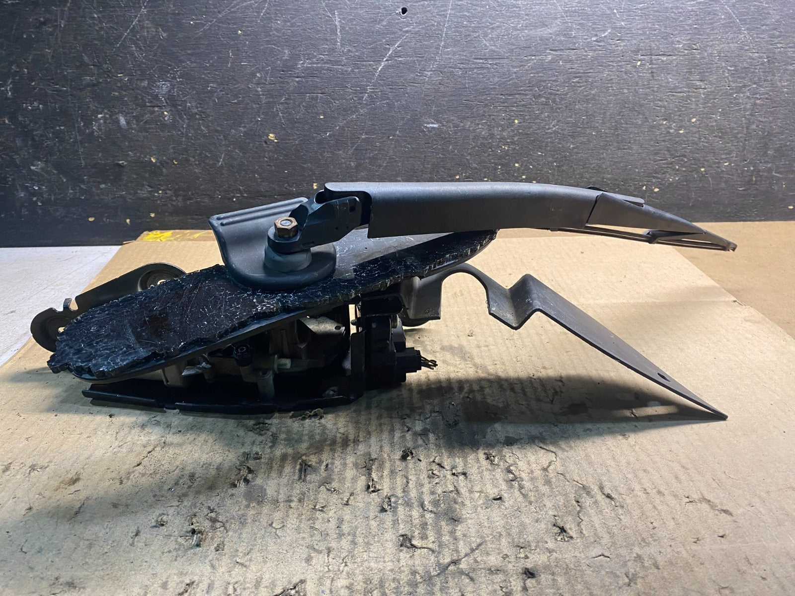 2009 to 2014 Ford Expedition Navigator Rear Windshield Wiper Motor z5068 DG3