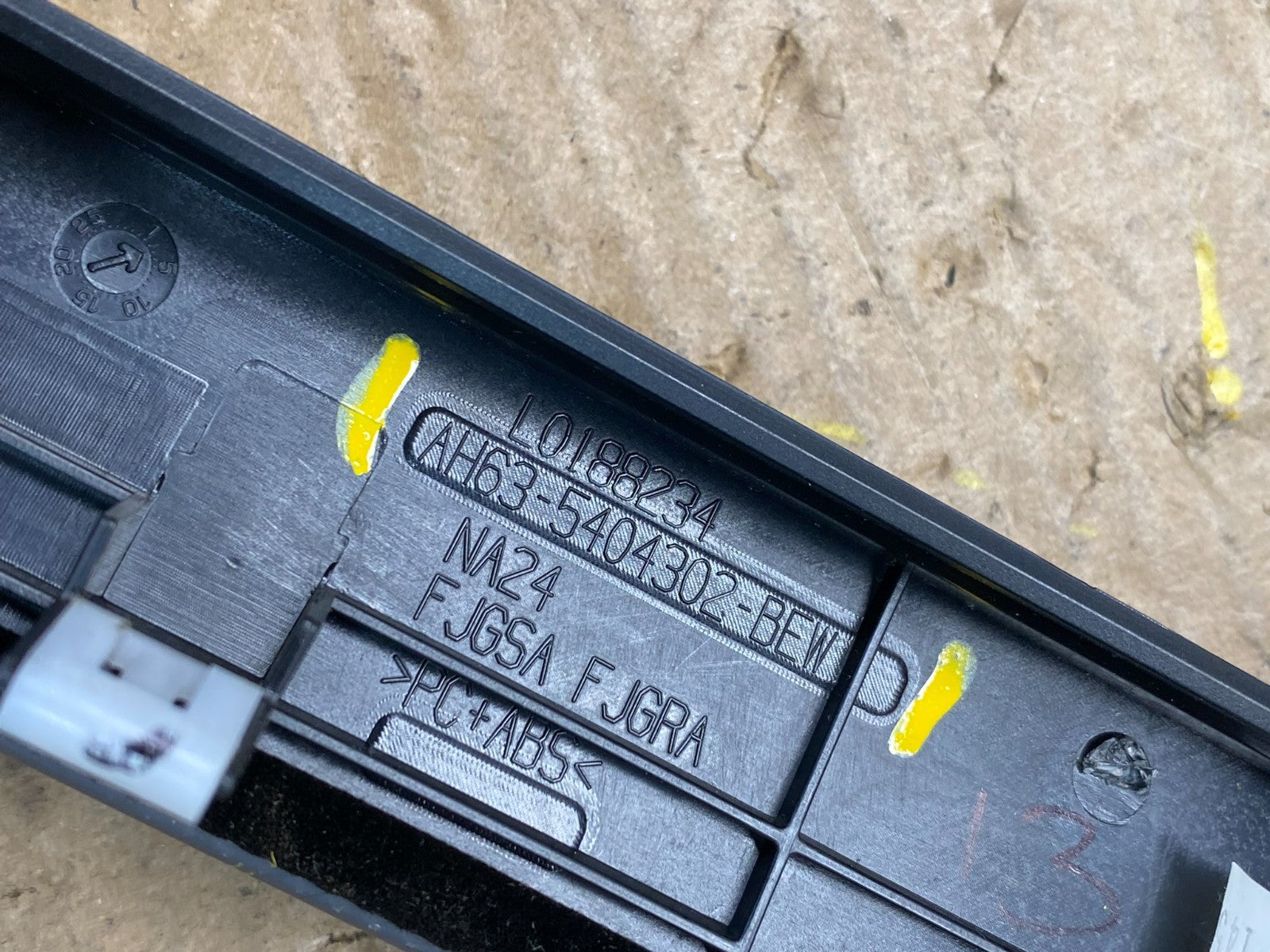 2010 - 2012 Lincoln MKZ Center Dash Gps Radio Bezel Panel Air Vent OEM S6653 DG5