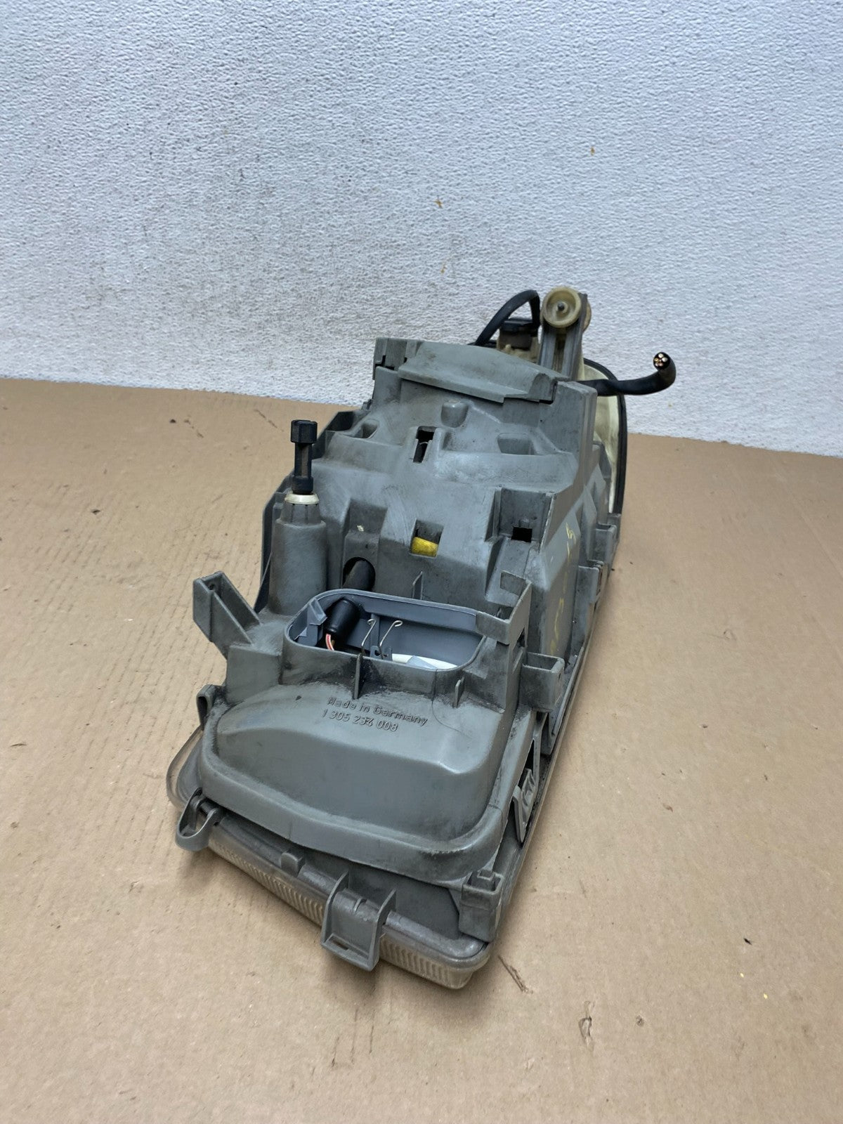1986 to 1991 Mercedes-benz W126 Right RH Side Halogen Headlight AF3053 DW8