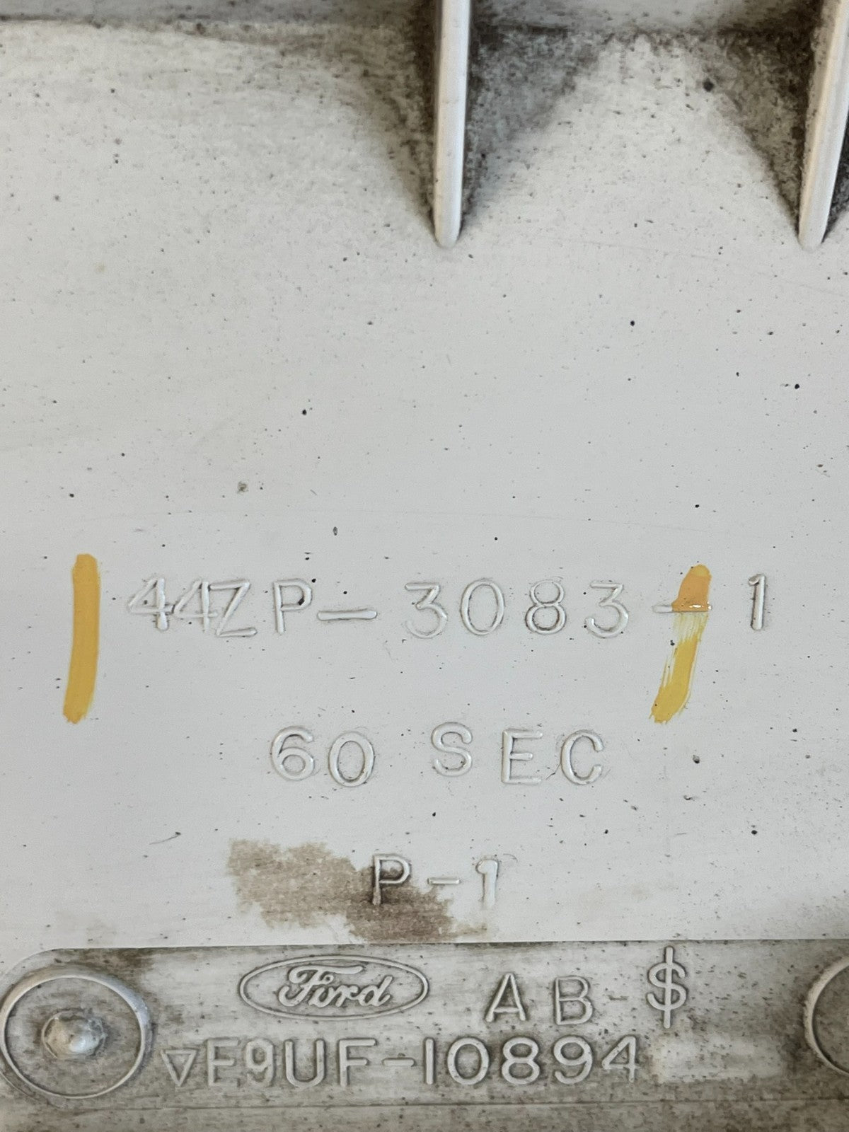 1999 to 2000 Ford E150 E250 E350 VAN Gauge Speedometer Cluster AC4976 DG8