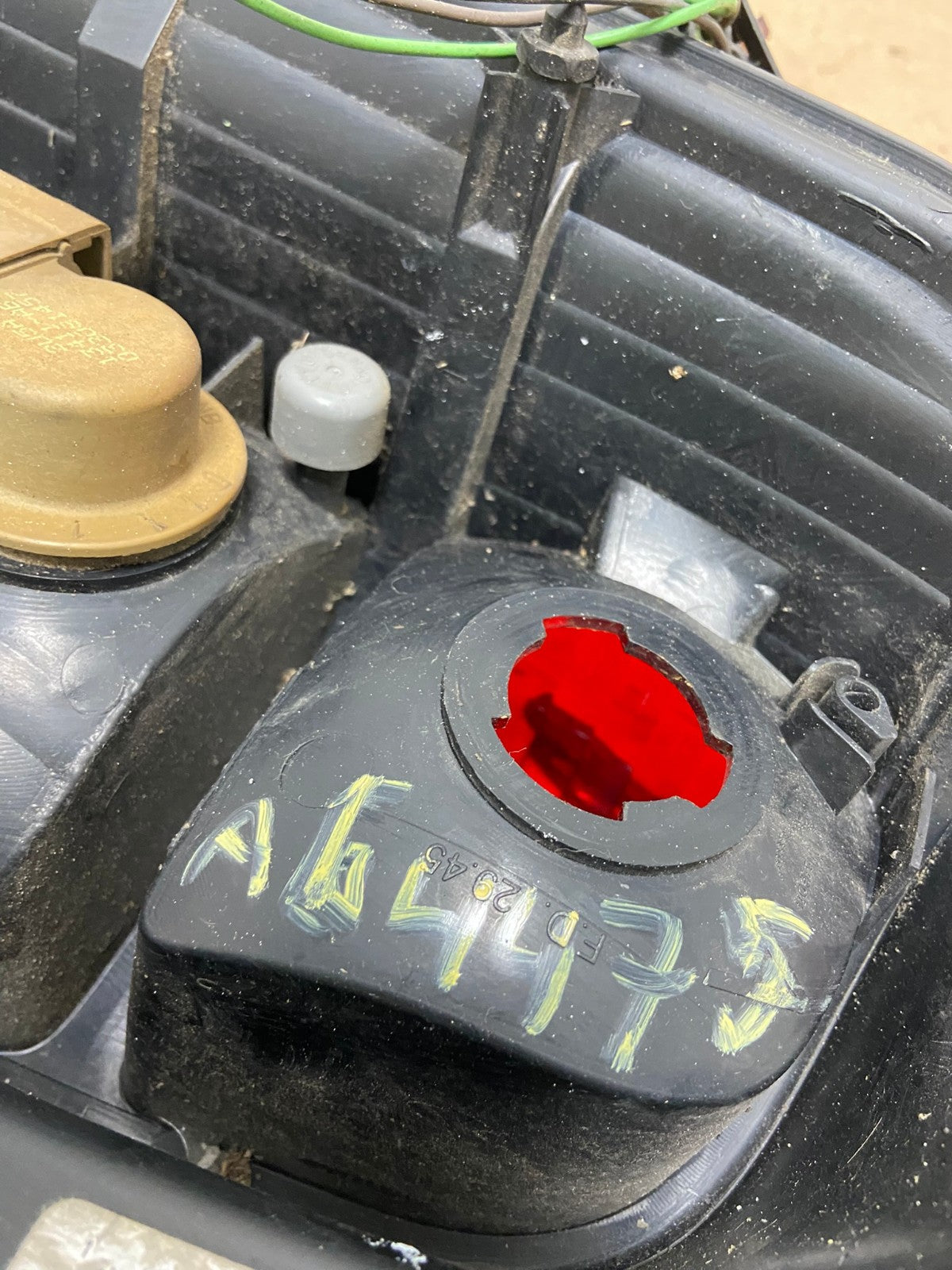 2001 to 2007 Ford Escape Right Passenger RH Side Tail Light AG4475 LK6