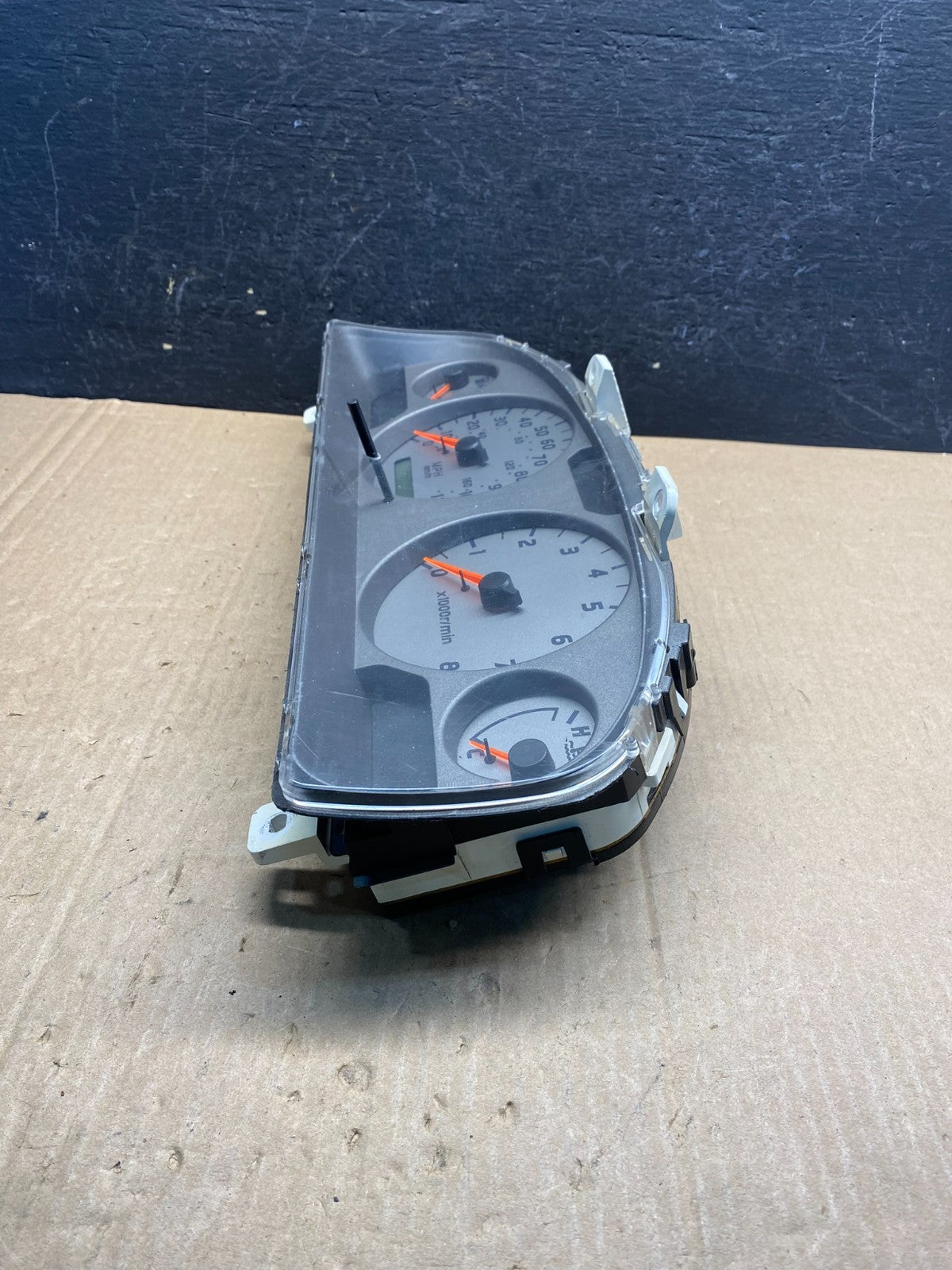 2001 to 2004 Nissan Xterra Cluster Speedometer AE7617 PS2