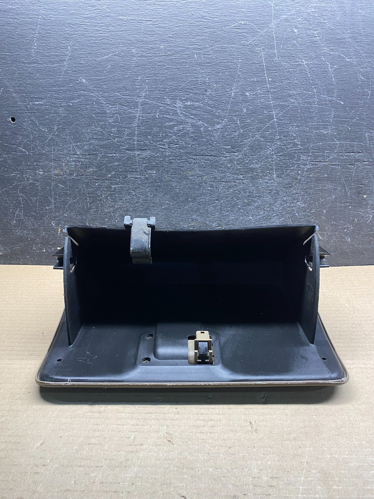 2003 to 2005 Ford Explorer Glove Box Compartment ah9681 DG4