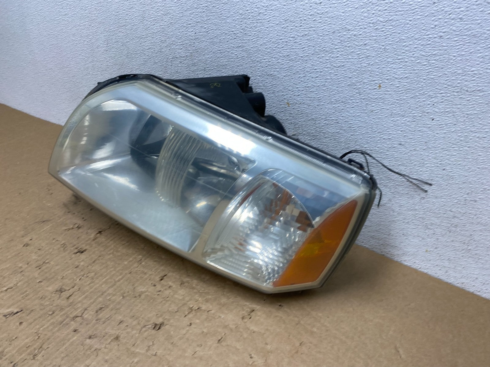 2004 - 2008 Mitsubishi Endeavor Headlight Left Driver Lh Side AF8141 DW1