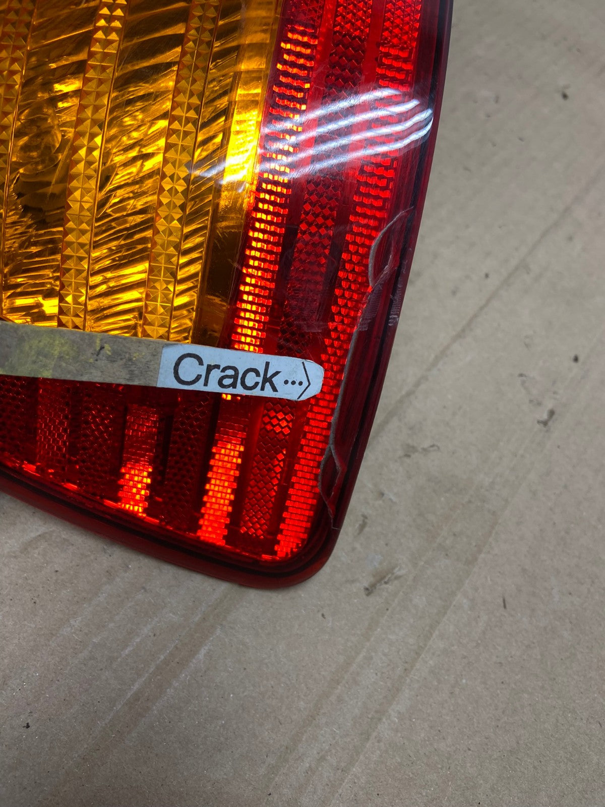 2000 2001 2002 Toyota Avalon Left Driver Side Tail Light AE9140 LK3