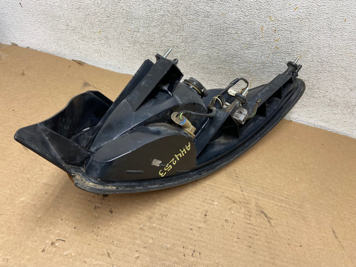 2003-2004 Chrysler Concorde Left Driver LH Side Tail Light AH4253 LK4