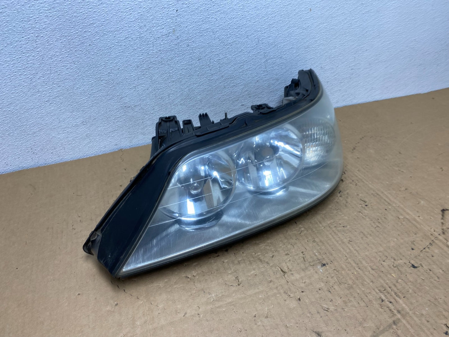 2005 to 2011 Lincoln Town Car Left Driver LH Side Headlight AC8133 DW2