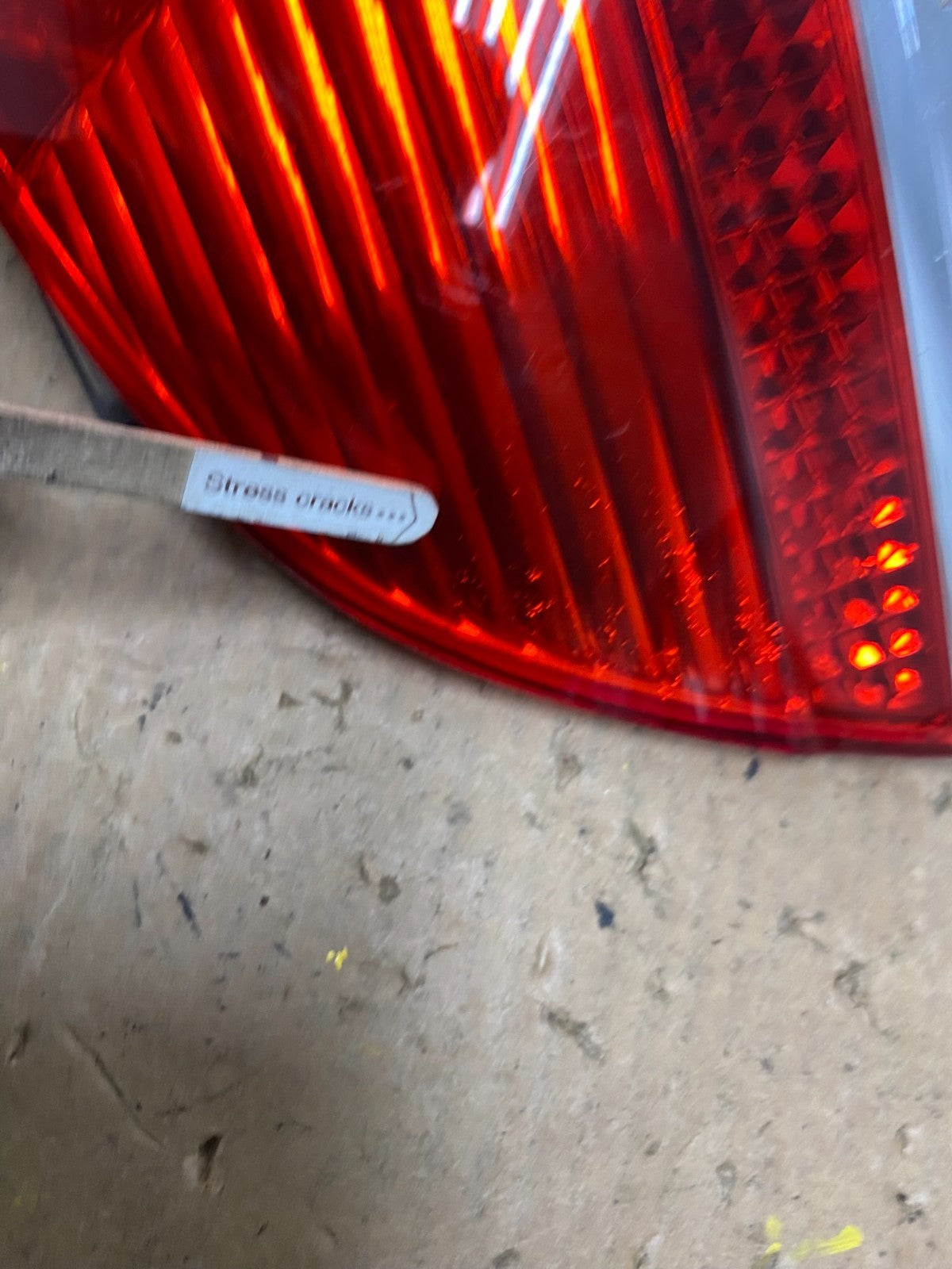 2002 to 2005 BMW 7-Series 745i 760i Left Driver LH Side Tail Light Oem Q8774 DW8