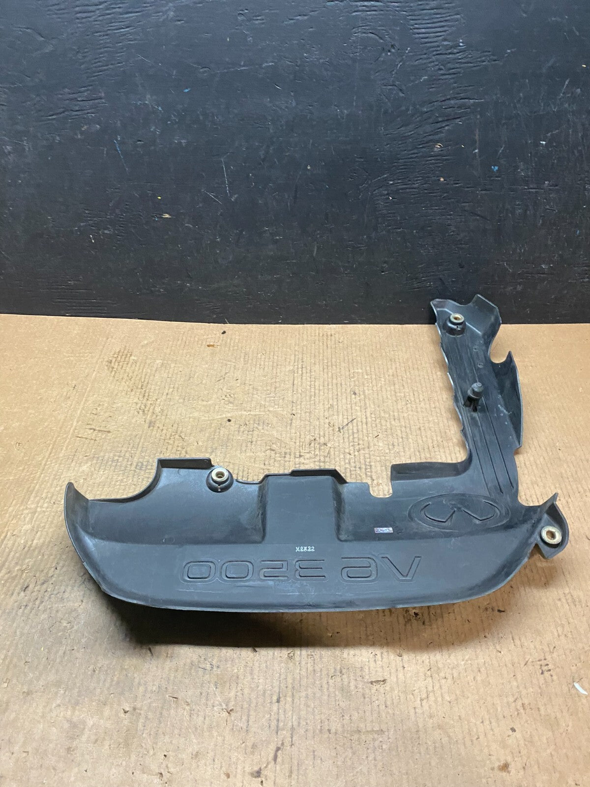 2001 to 2004 Nissan Pathfinder Engine Cover Ornament H4778 DG14