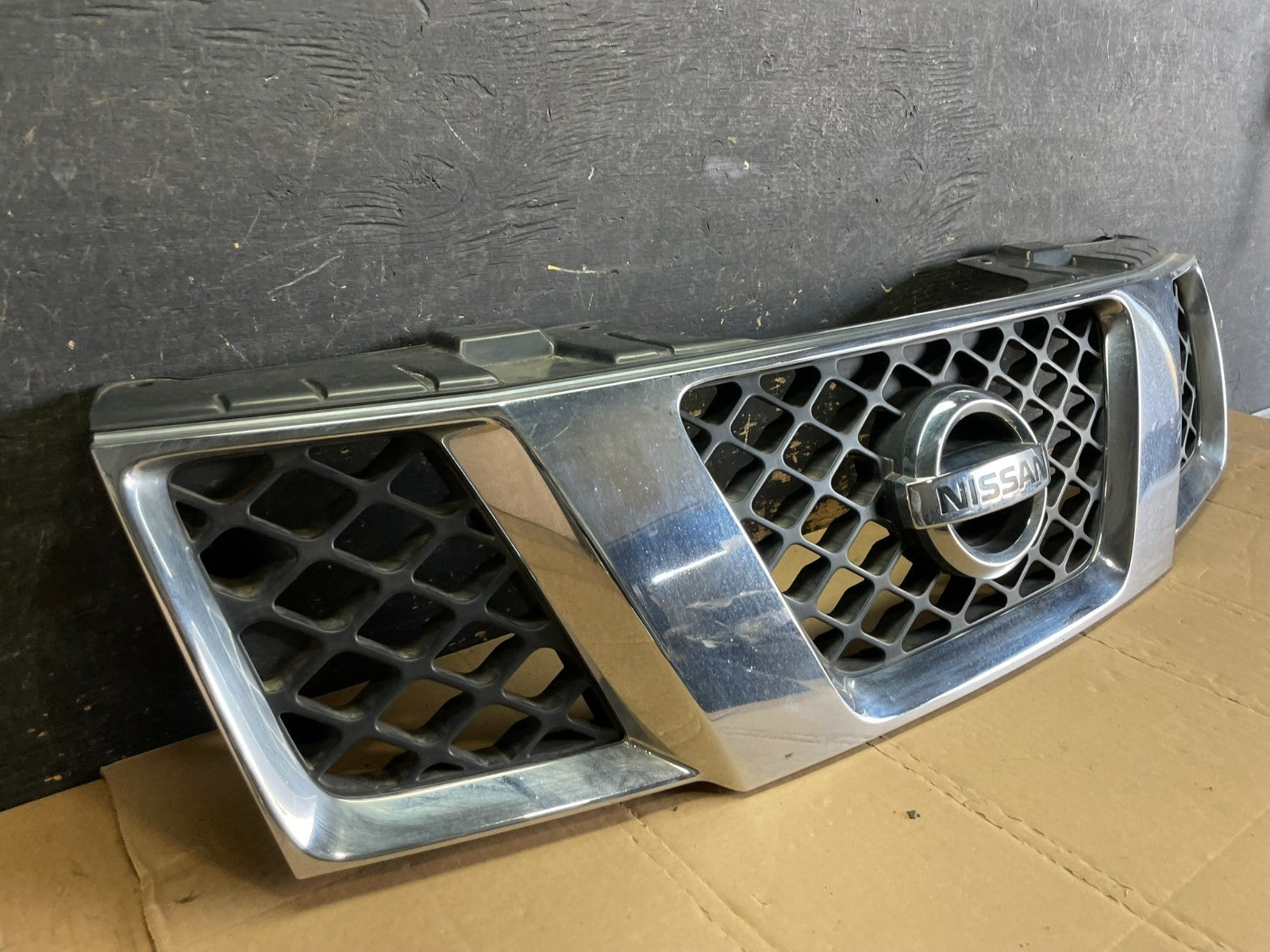 2005 2006 2007 Nissan Pathfinder Chrome Front Upper Grill Grille OEM AA8817 DG1