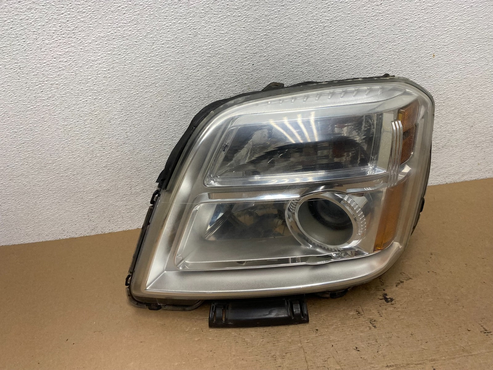 2010 to 2015 GMC Terrain Halogen Left Driver Lh Side Headlight AF4722 DW0