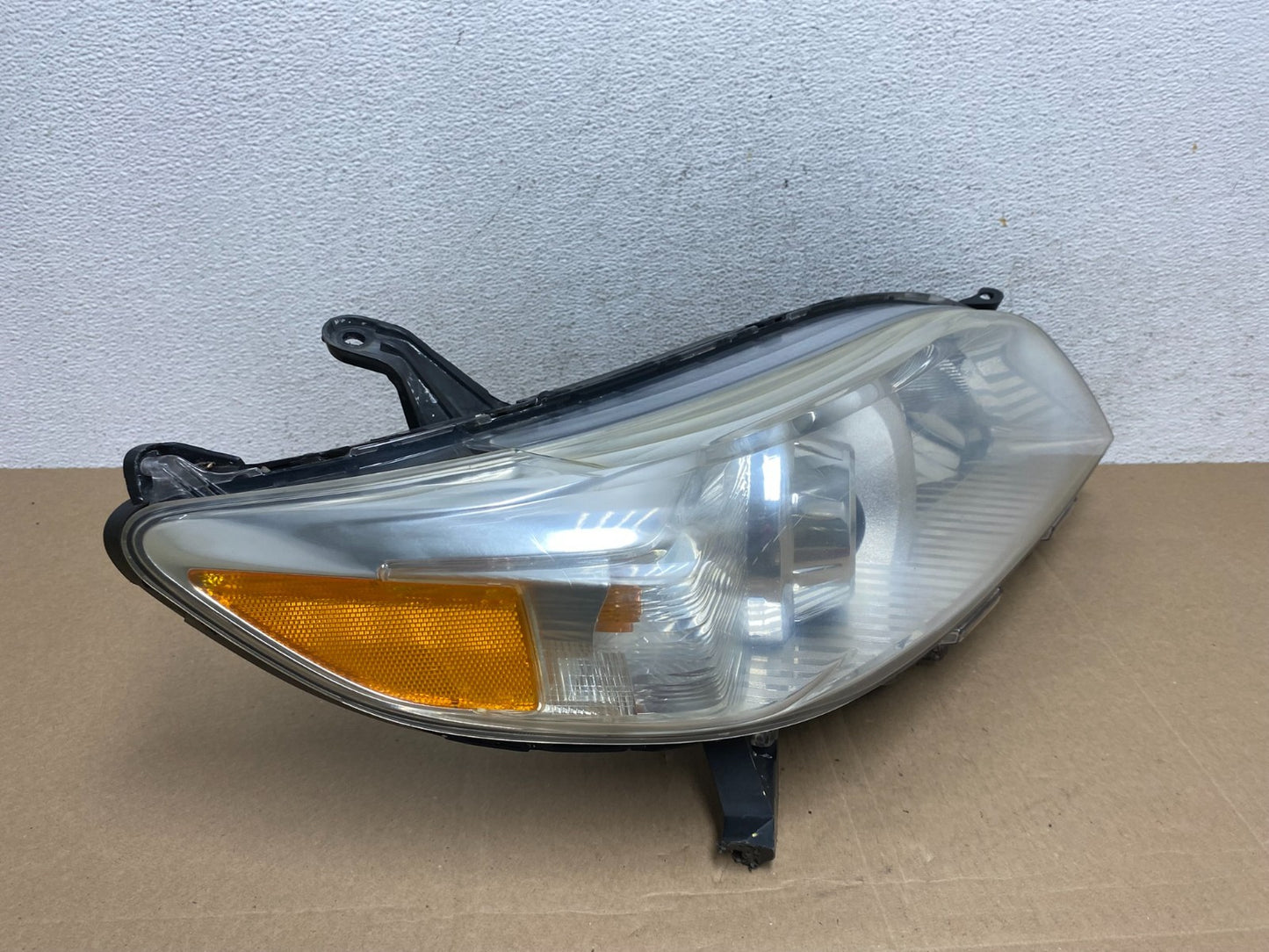 2011-2014 Toyota Sienna Right Passenger RH Halogen Headlight AE4851 DW2