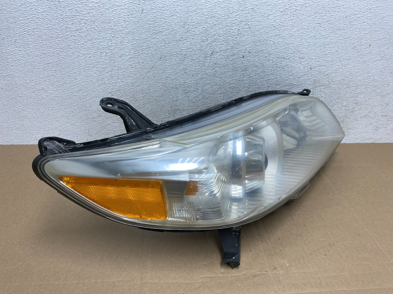 2011-2014 Toyota Sienna Right Passenger RH Halogen Headlight AE4851 DW2