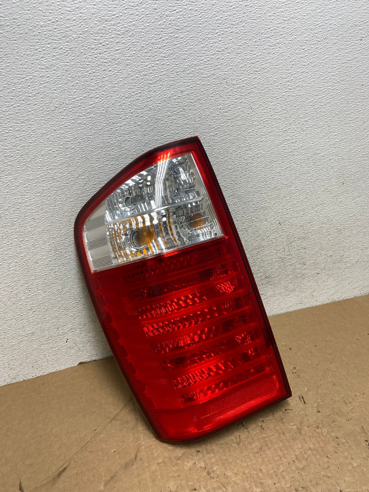 2007 to 2010 Kia Sedona Left Driver LH Side Tail Light AG1129 LK2
