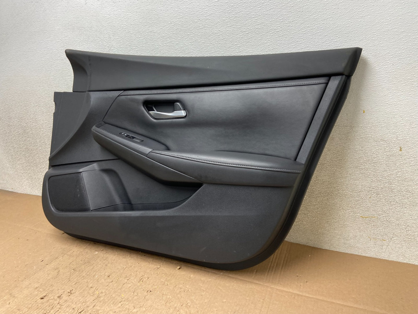 2020 - 2023 Nissan Sentra Front Right Passenger Interior Door Panel OEM Y3195 DG1