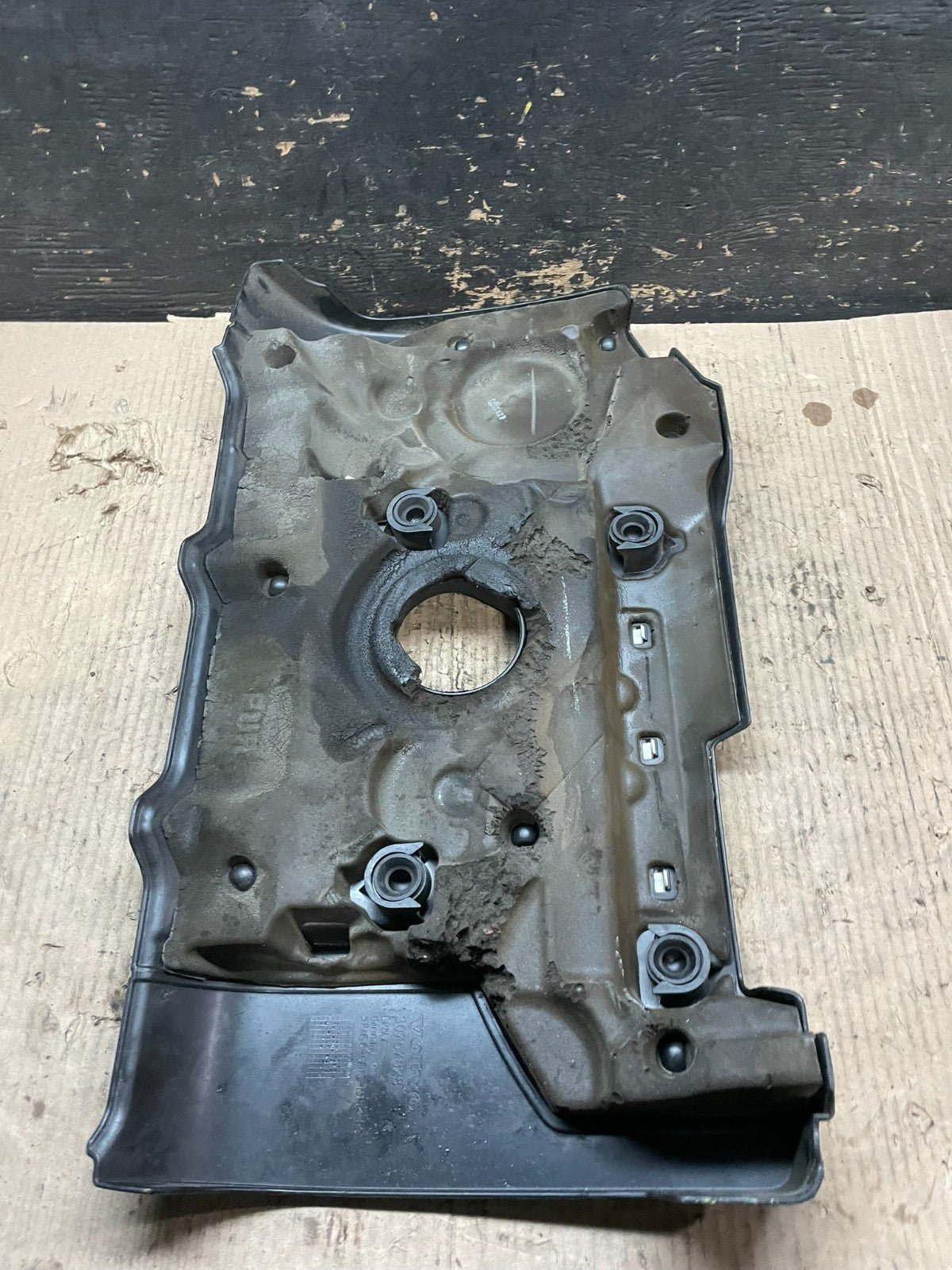 2007 to 2014 Volvo XC90 OEM 3.2L Upper Top Engine Motor Dust Cover Oem v4112 DG7