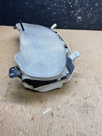 2004 2005 Toyota Sienna Speedometer Cluster Gauge Z4309 DG3