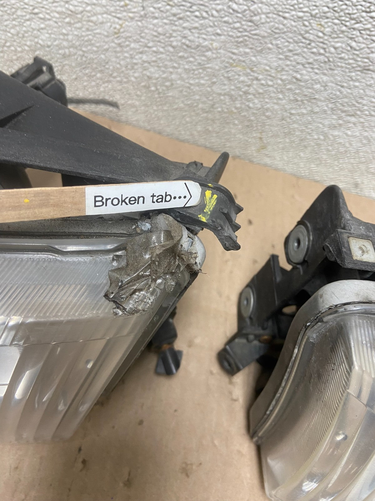 1997 - 1999 Nissan Maxima Left+Right Side Headlights Halogen OEM AA0566 DW4