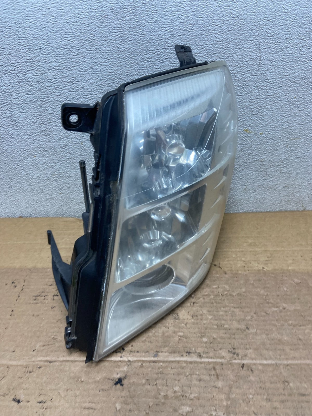 2007 - 2014 Cadillac Escalade Left Driver LH Side Xenon HID Headlight AB3326 DW2