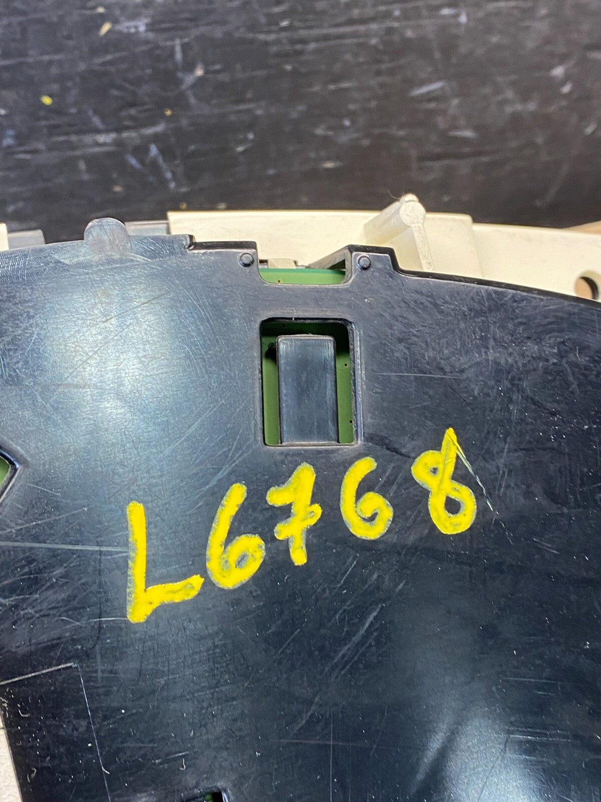 2004 to 2007 Chevrolet Express Speedometer Cluster Gauge L6768 DG17