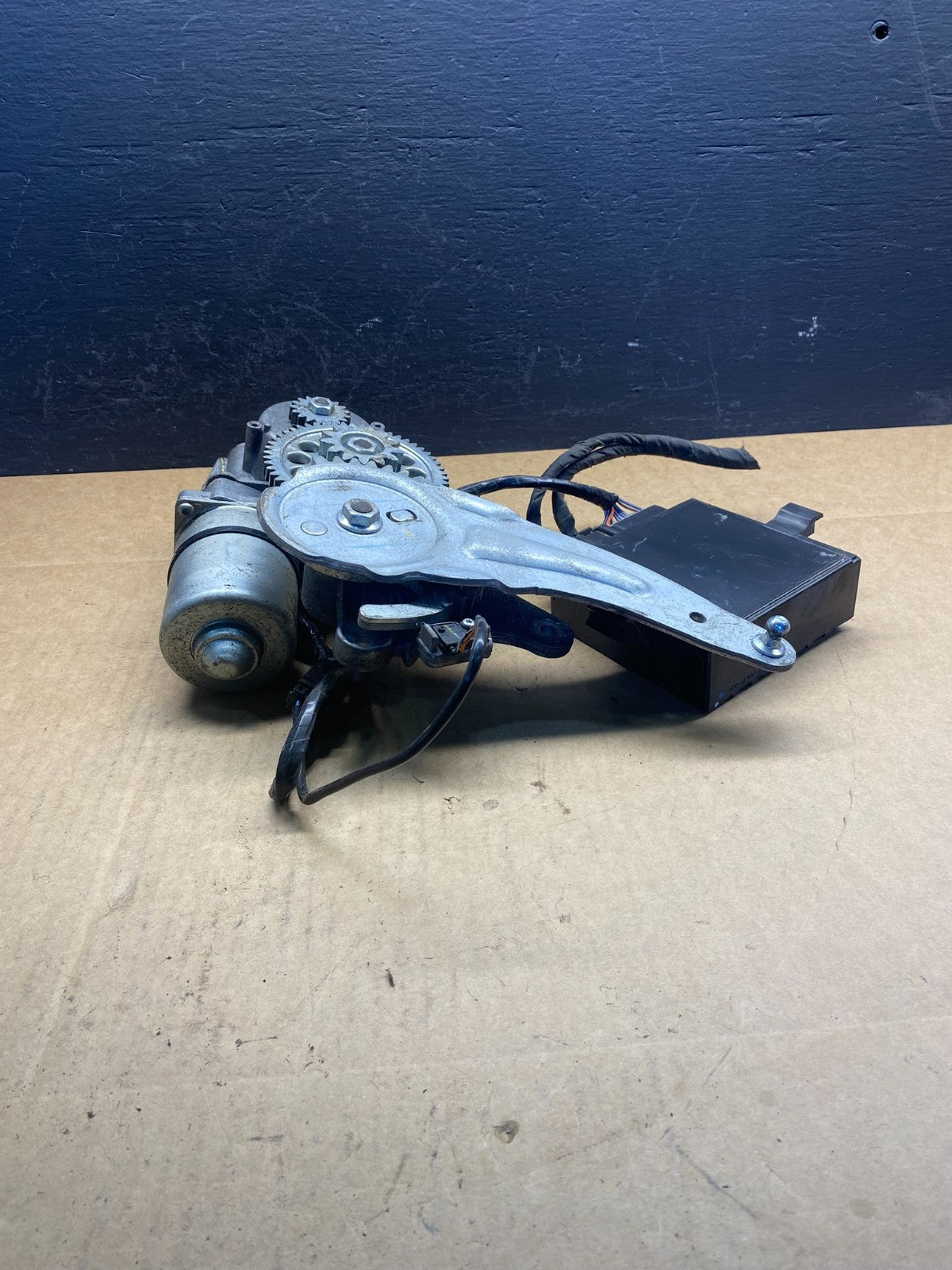 2009-2012 GMC Acadia Power Motor Liftgate Tailgate Control Module ac2778 DG1