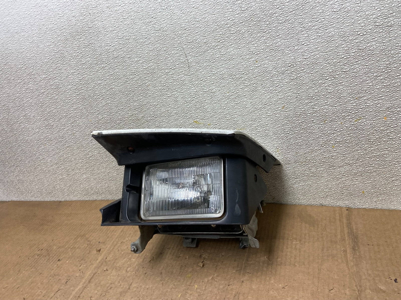 1990 1991 Mitsubishi Eclipse Left Driver Side Headlight Oem AA66291