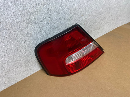 2000 to 2001 Nissan Altima Left Driver LH Side Tail Light AE2900 LK2
