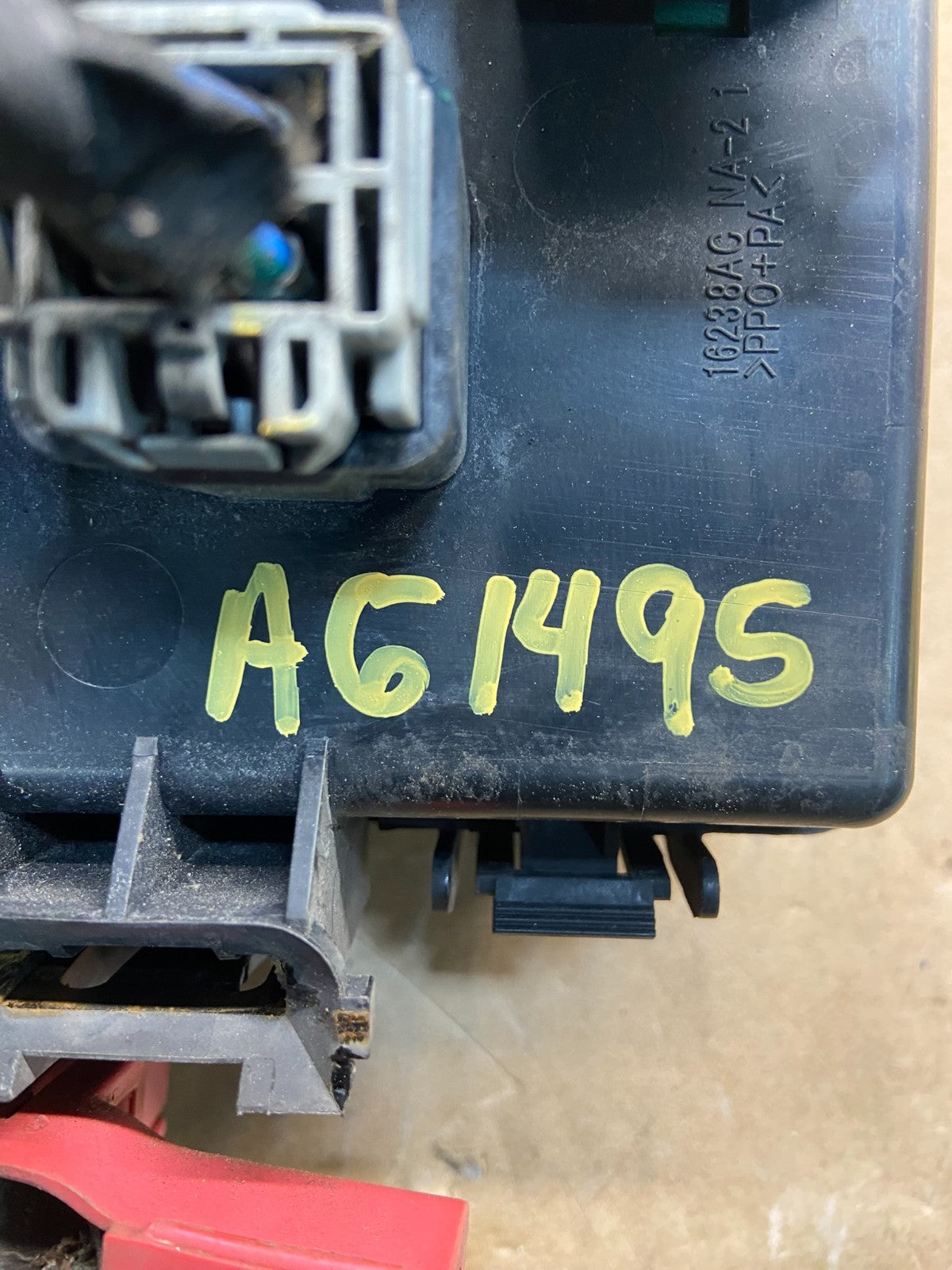 2006 Dodge Magnum Engine Fuse Box p04692031am AG1495 DW7