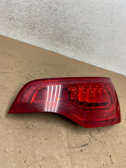 2010 - 2015 Audi Q7 Right Passenger RH Side Tail Light AE4922 LK1