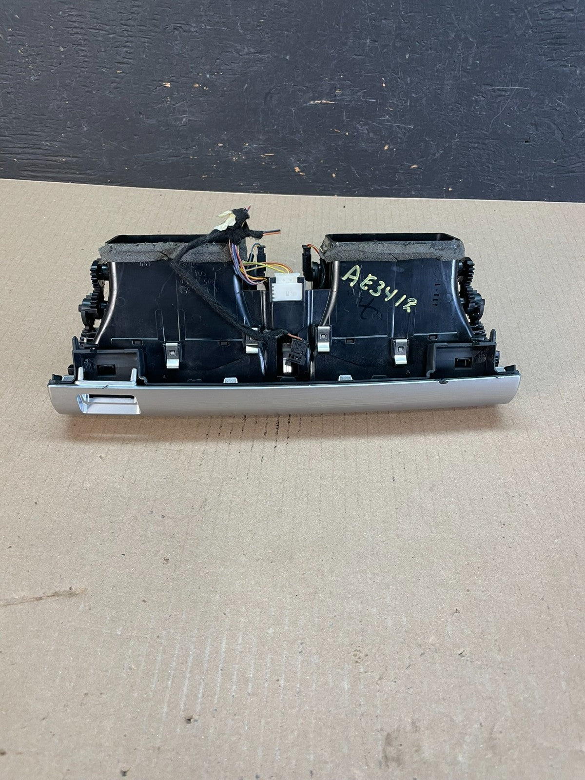 2007 to 2013 BMW X5 X6 Center Console Dash Air Vent AE3412 DG5