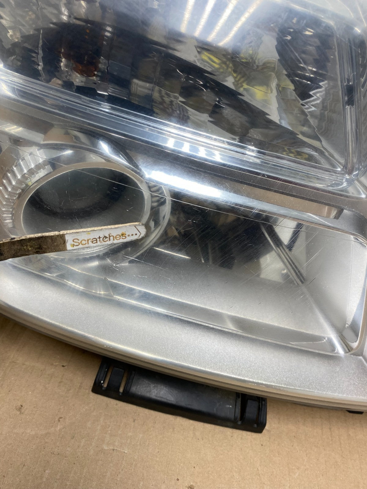 2010 to 2015 GMC Terrain Halogen Passenger Right Rh Side Headlight AJ2368 DW3