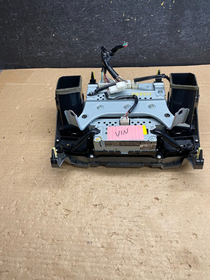2006 to 2007 Lexus RX400H Radio Navigation Screen Climate Control AG8441 DG6