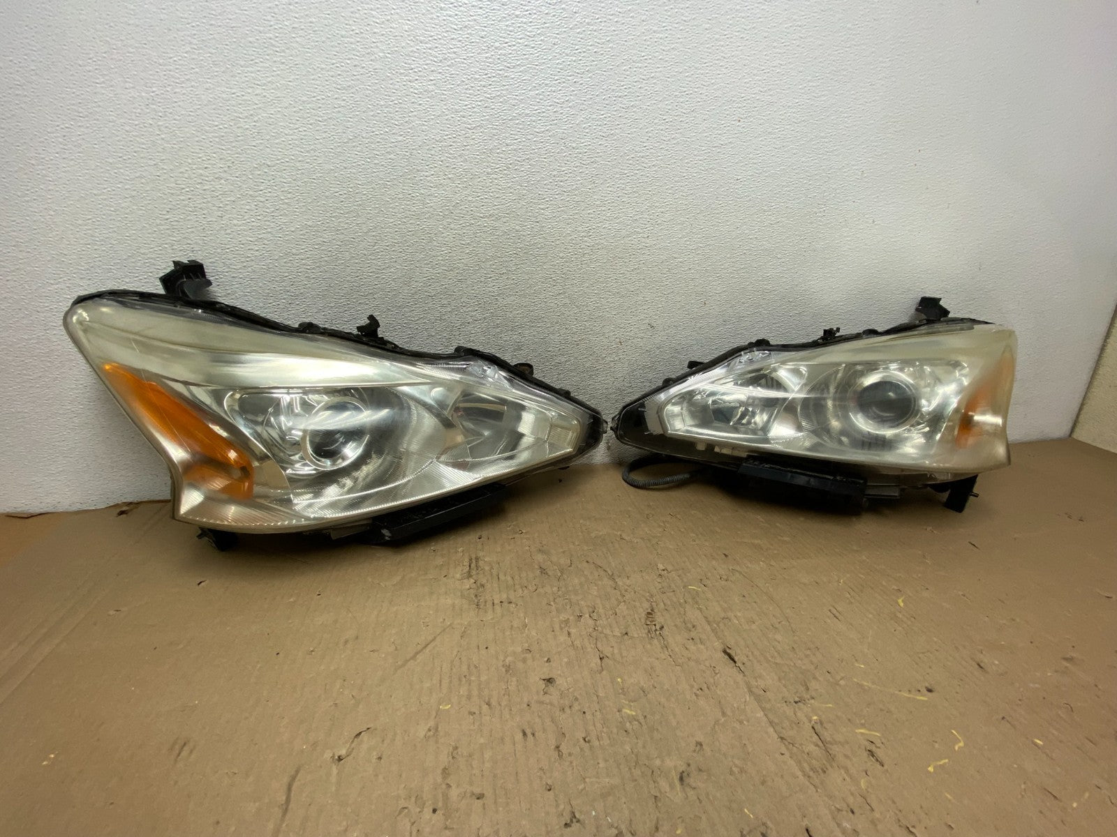 2013 to 2015 Nissan Altima Left+Right Side Set Halogen Headlights AG8073 DW0