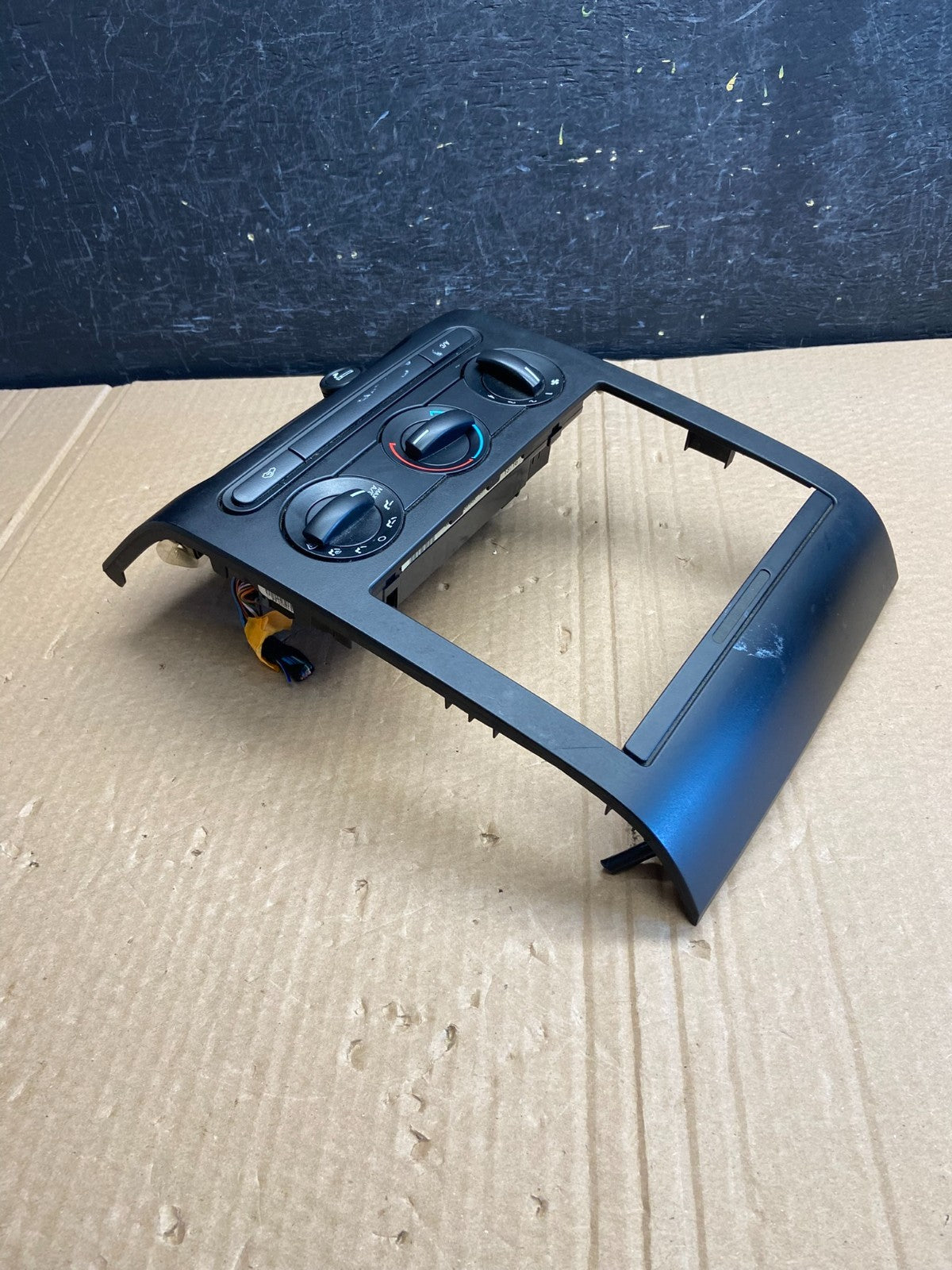 2004 to 2008 Ford F150 Radio Climate Dash Bezel Surround Black af6160 DG3