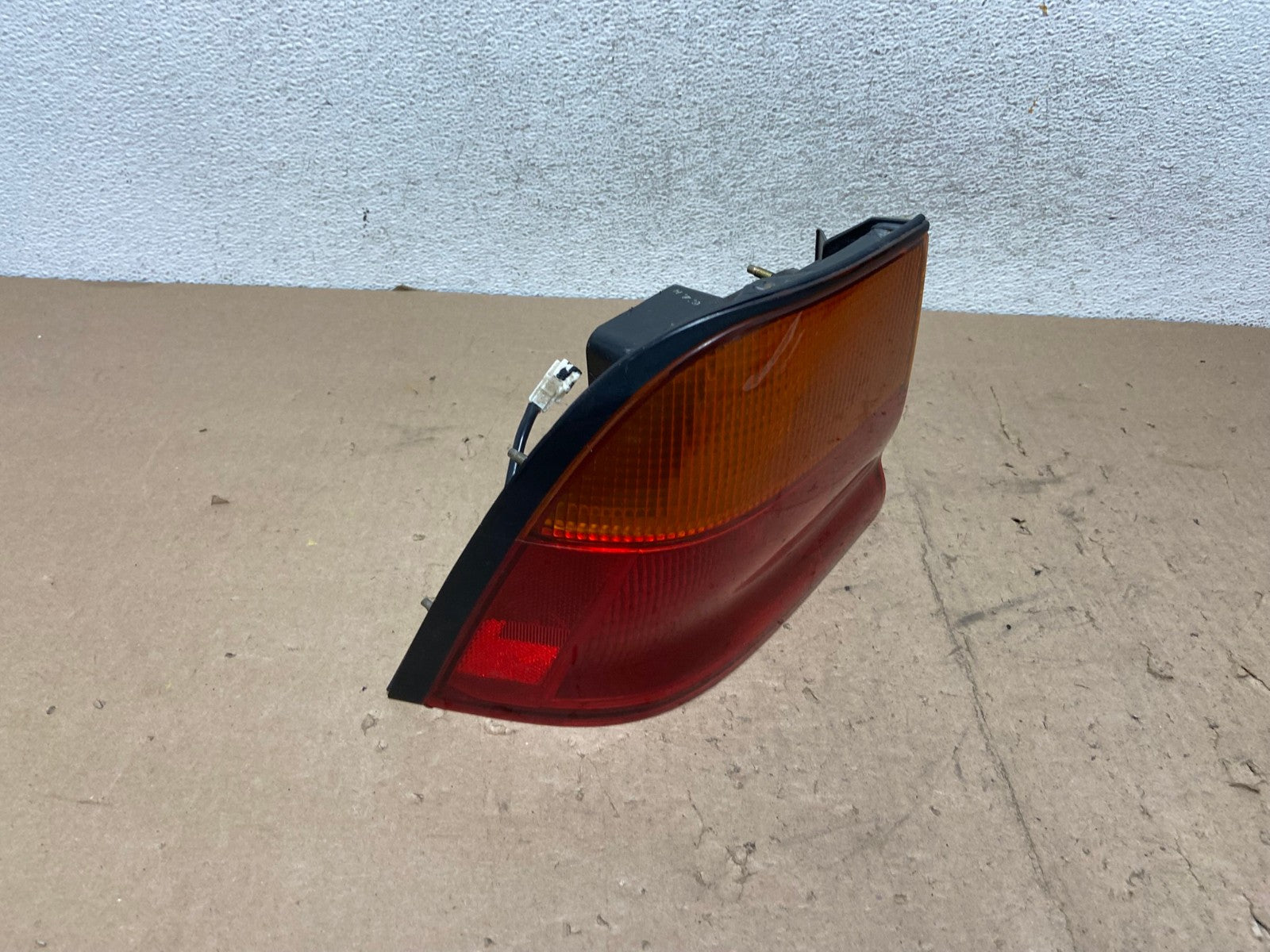 1995 1996 Nissan Maxima Left Driver LH Side Tail light AG5577 LK2